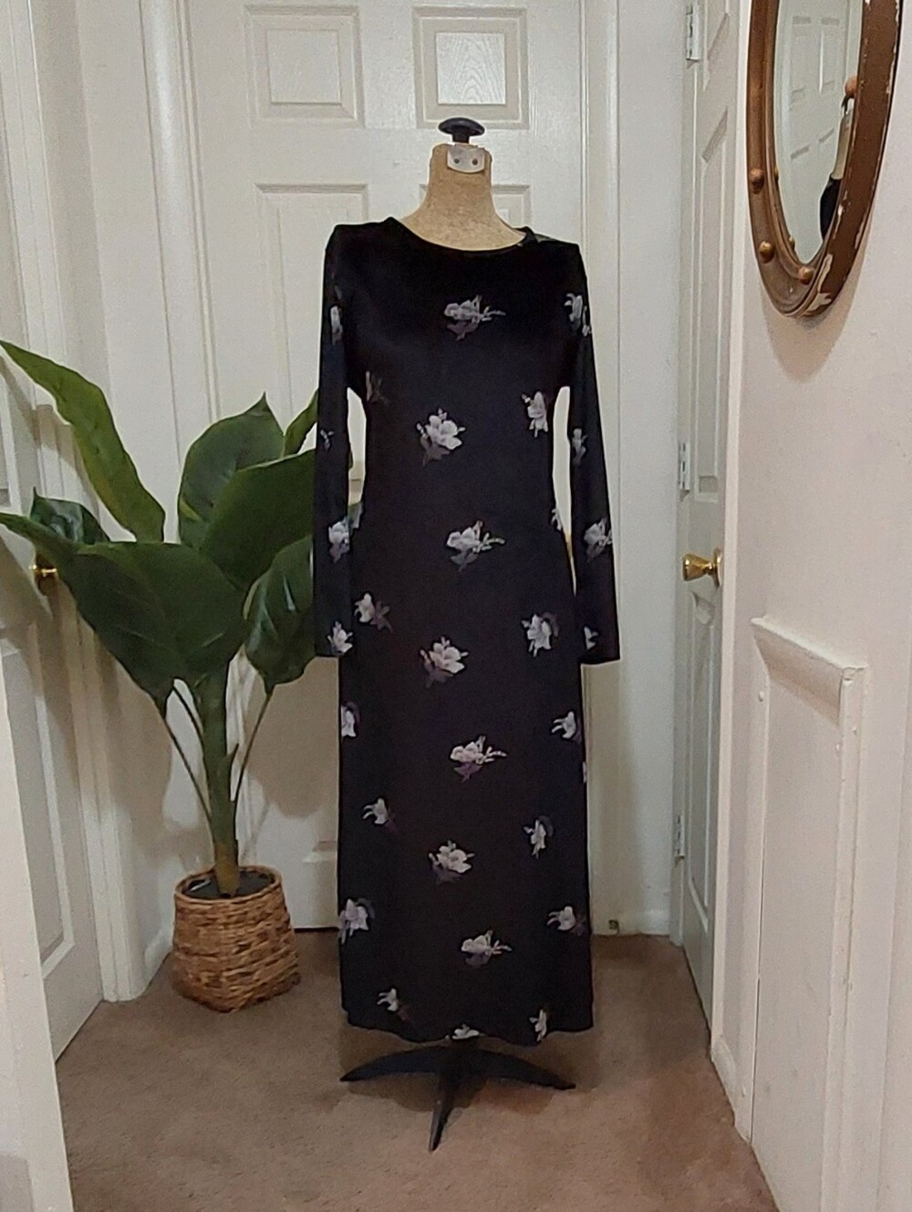 Liz Claiborne Black Velvety Maxi Dress with Light Gray Floral Print Size M/L